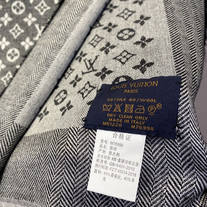 Louis Vuitton Scarf LV00090